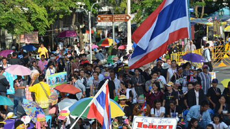 Những người biểu tình chống chính phủ ngừng tuần hành vào ngày 5/4 sau khi đã kéo đến biểu tình tại 5 Bộ ngành trong tuần qua.
